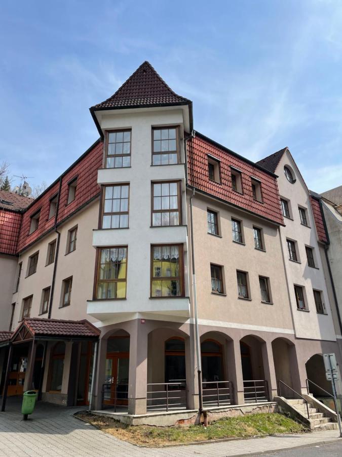 Apartmany U Posty Яхимів Екстер'єр фото